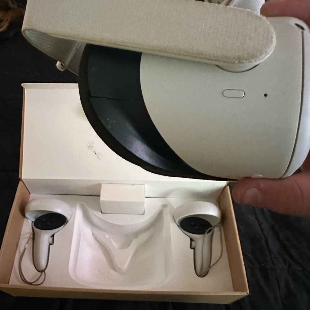 Oculus quest 2 - Picture 2 of 3